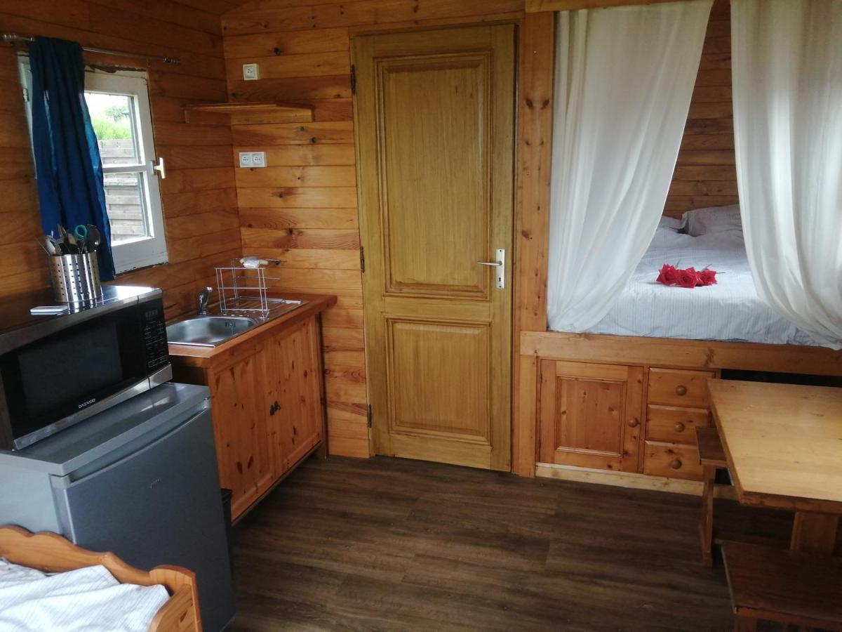 Willa Roulotte Et Jacuzzi De Rachel Au Domaine Du Reuze Winnezeele Zewnętrze zdjęcie