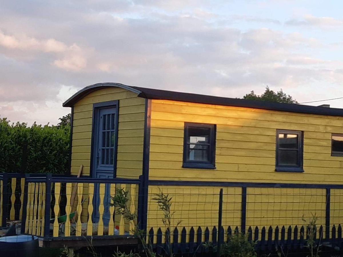 Willa Roulotte Et Jacuzzi De Rachel Au Domaine Du Reuze Winnezeele Zewnętrze zdjęcie